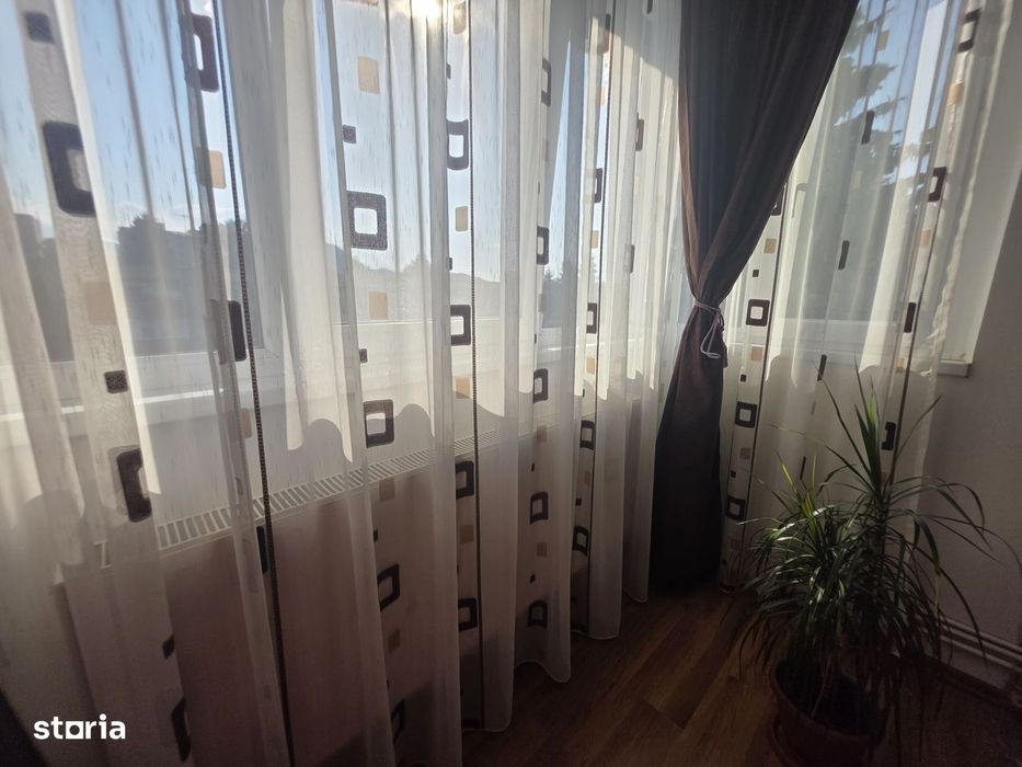 Vand 2 camere zona Astra cu vedere spre Tampa si aer conditionat