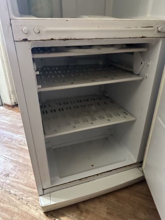Холодильник INDESIT  в рабочем состоянии
