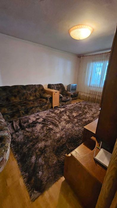 Apartament 4 camere decomandat de închiriat Nicolina