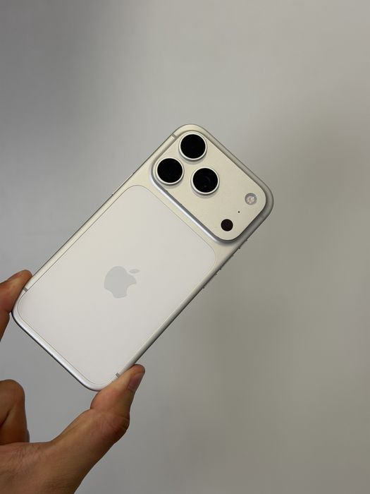 iPhone 17 PRO - 8 цикъла