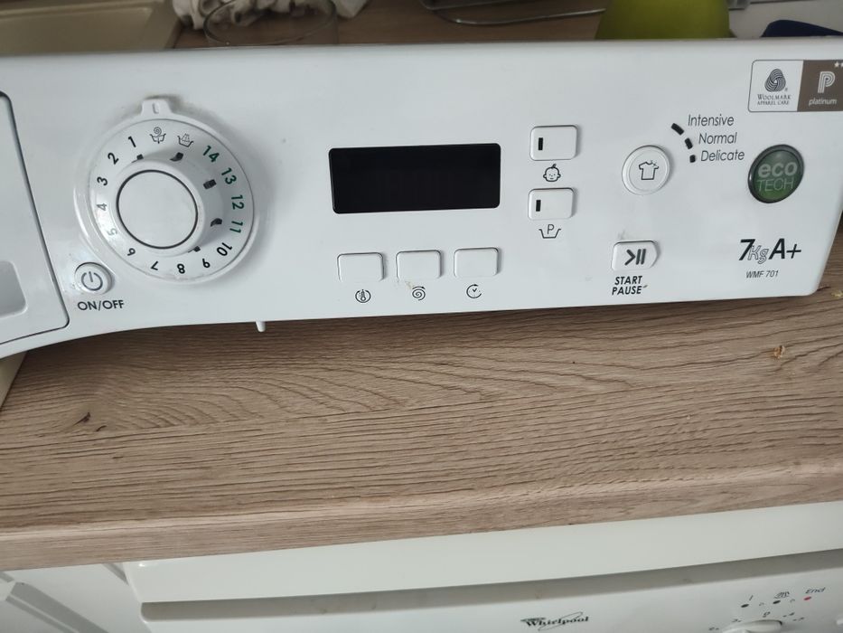 Пералня Hotpoint Ariston WFM701