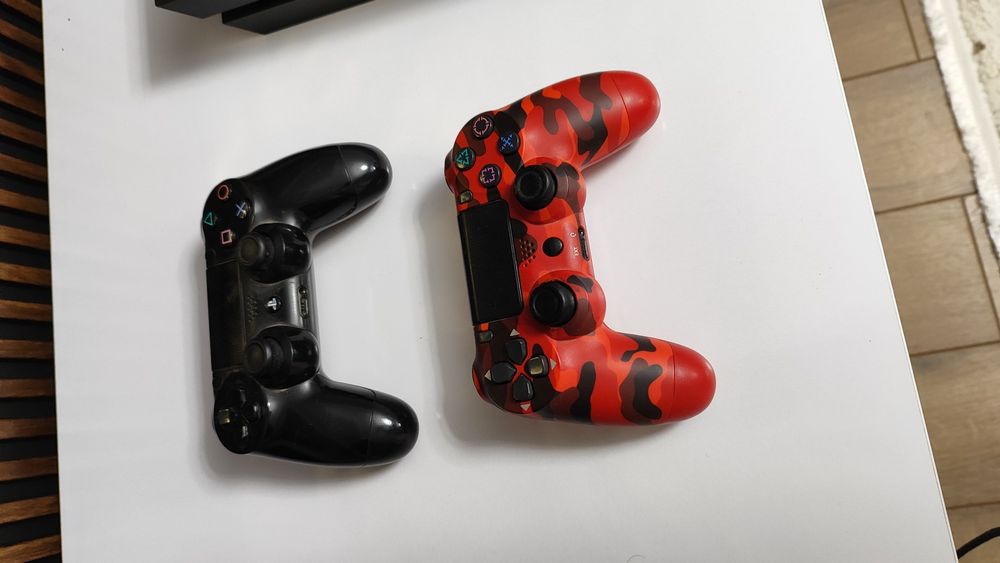 PlayStation 4 FAT (1 Тб) + 2 Джостика + 12 дисков + PS Camera