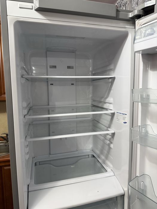 Холодильник SAMSUNG