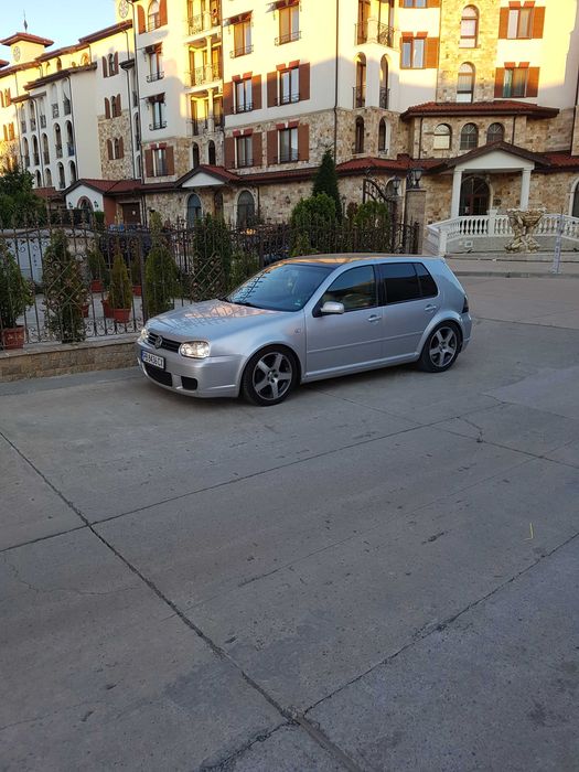 Продавам  Голф 4  арл    колата    не  се   продава   на части