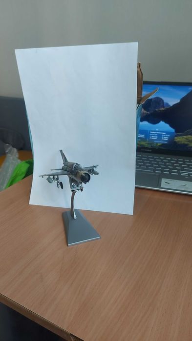 Коллекционная модель самолёта  МИГ-21.