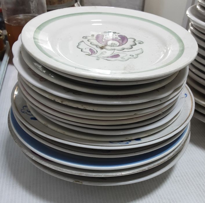 Тарелки разные. Некомплект.