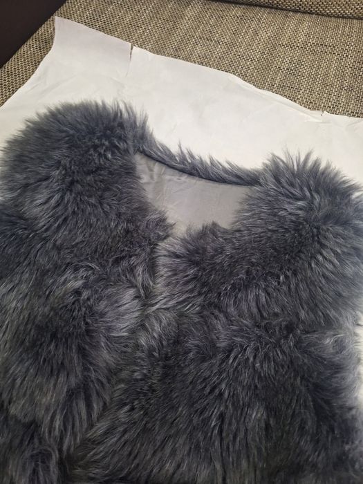 Vestă pufoasă de blană artificială gri
