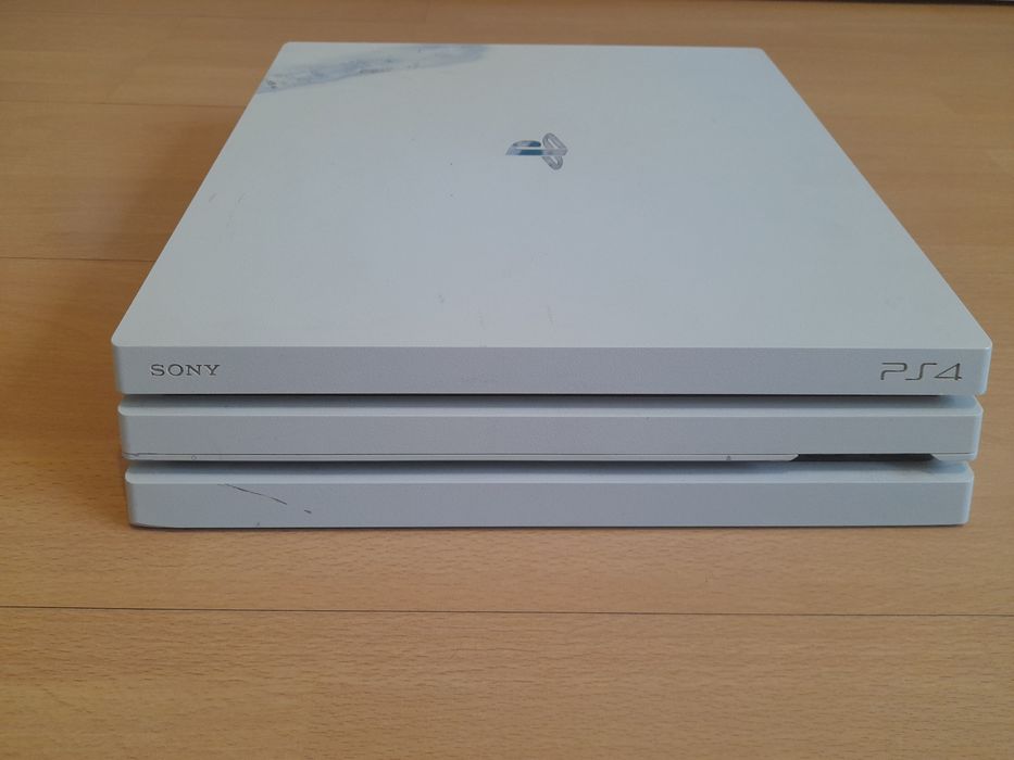 PS4 Pro 1 TB , PlayStation 4, white