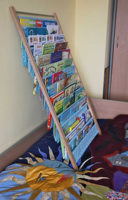 Ръчно изработена етажерка/библиотека за детски книги в два размера