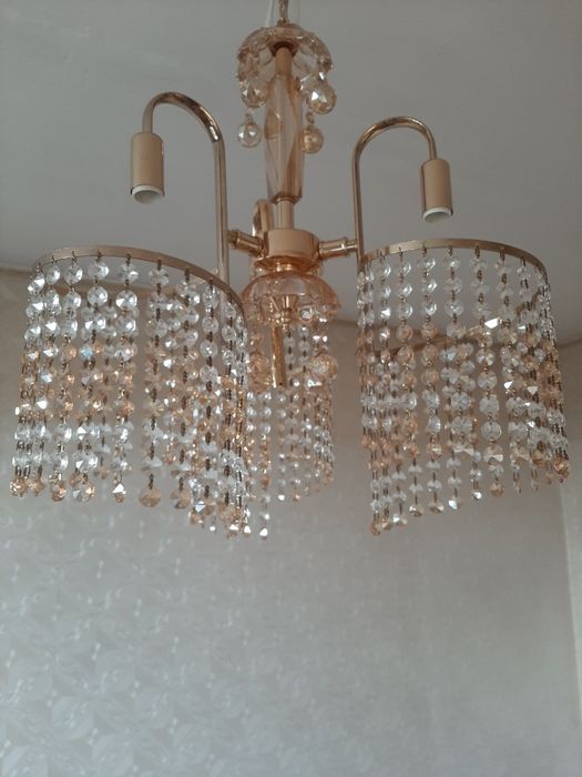 Продаётся люстра.