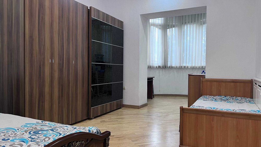 Ойбек м. (ул.Фидокор) 4 ком(попугайчики) 160 кв.м. укомплектованная