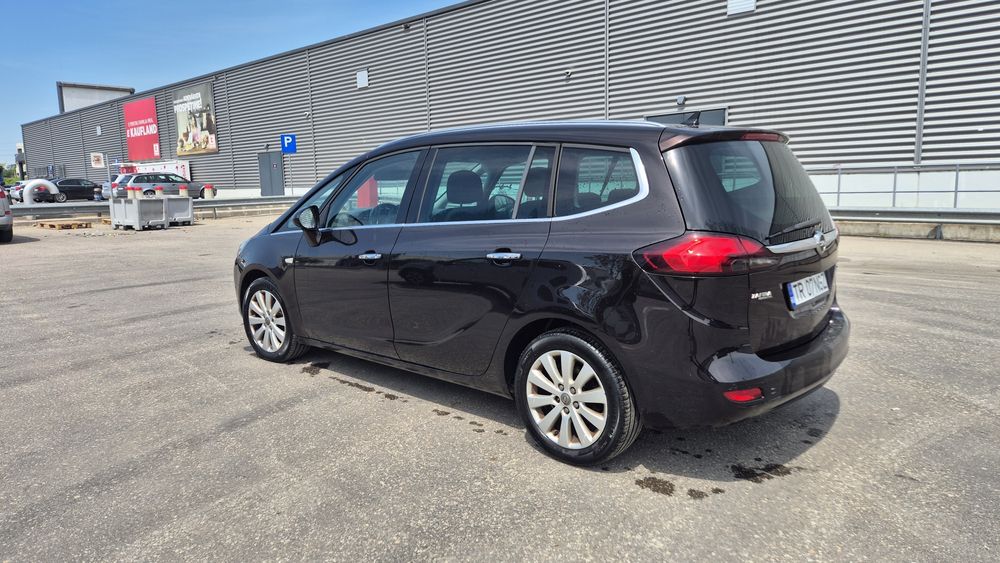 Opel Zafira Tourer, schimb cu Opel Vivaro/ Renault Trafic/ Ford transit dupa 2009