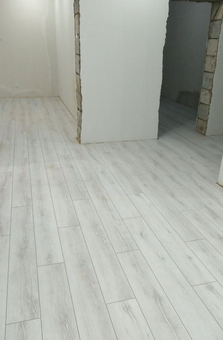 Укладка ламината,линолеума,плинтуса