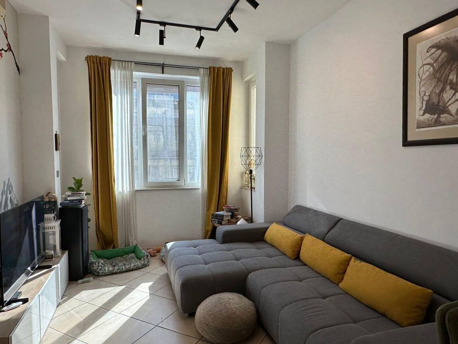 Продава се Четиристаен апартамент в София, Център - 135 кв.м за 4282 €/кв.м - Снимка #1