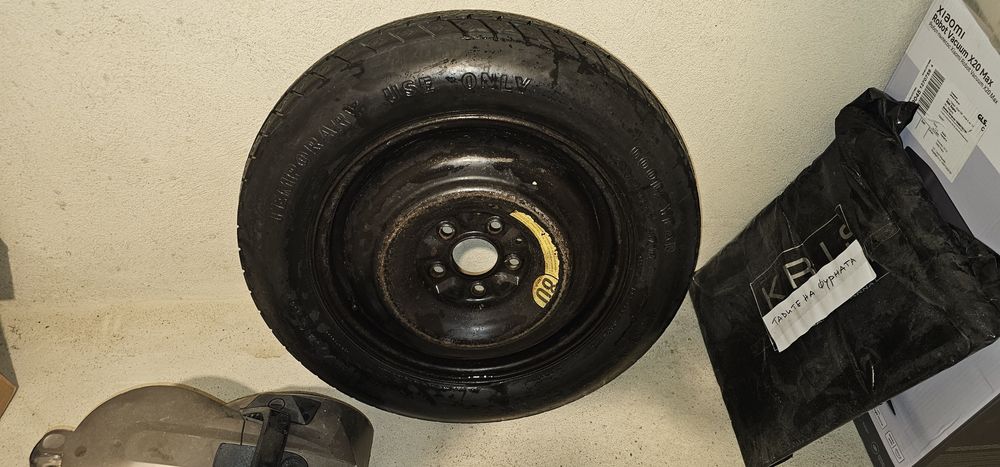 Резервната гума патерица 145 90 16 5 x 114.3 66.1 втулка