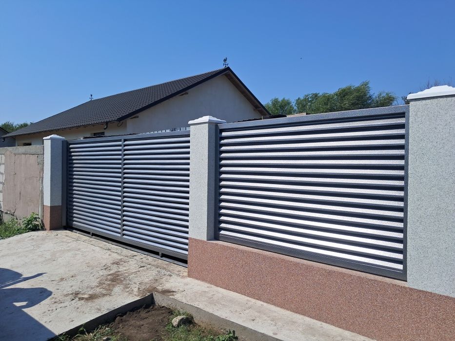 Porți modele jaluzea, tabla decupată, fier forjat