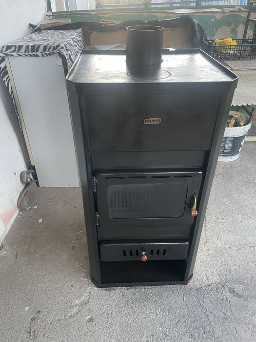 Продавам камина  на дърва с водна риза 13 кw