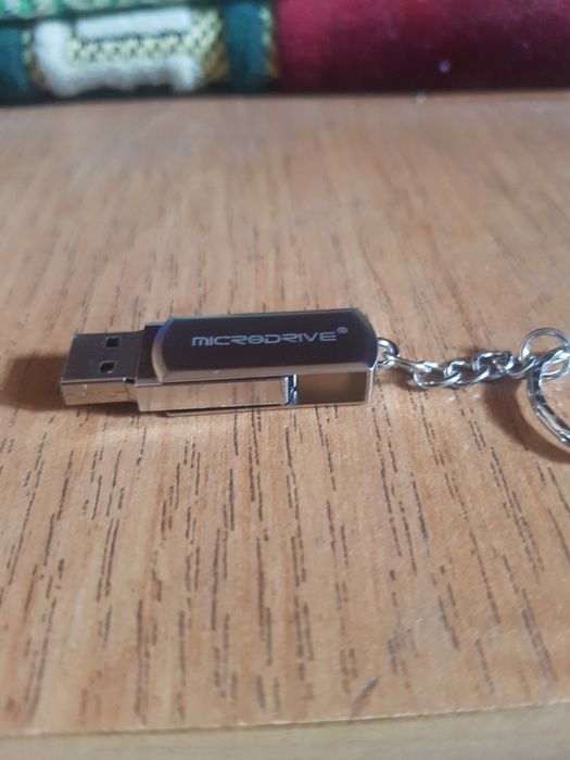 Продам флешку 32 гб