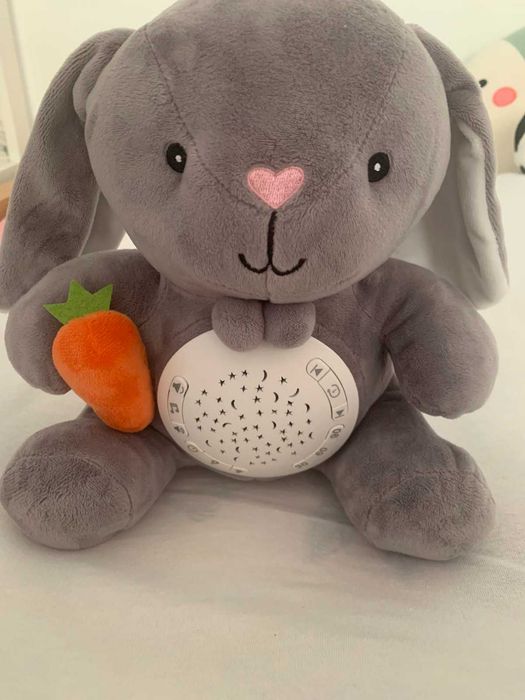 Плюшена играчка с проектор Chipolino - Зайче