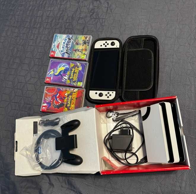Nintendo Switch OLED + 3 jocuri Pokemon + folie + carcasa – stare foarte buna