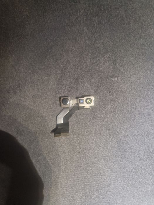 Camera Spate fata Iphone 13
