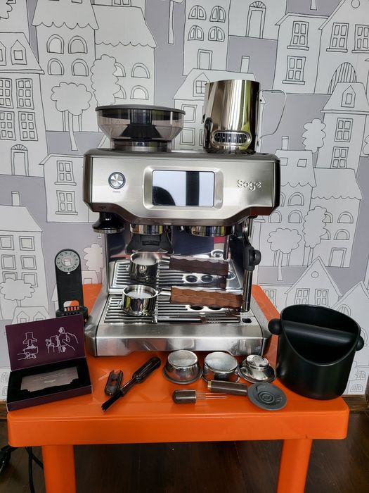 Професионална Кафемашина SAGE the Barista Touch с дисплей кафемелачка