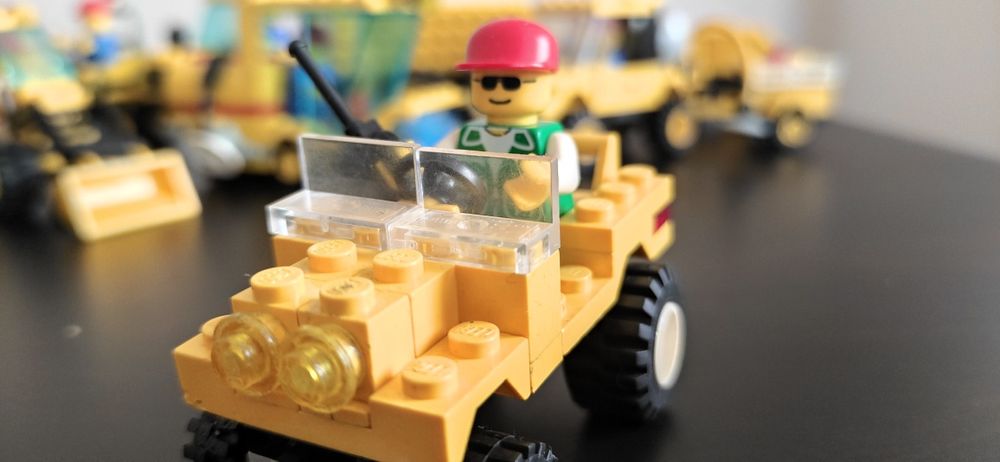 Продавам Лего ремонтна серия багер влак самосвал кран  чистач улици