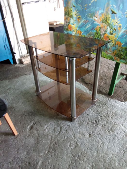 Стеклянный столик