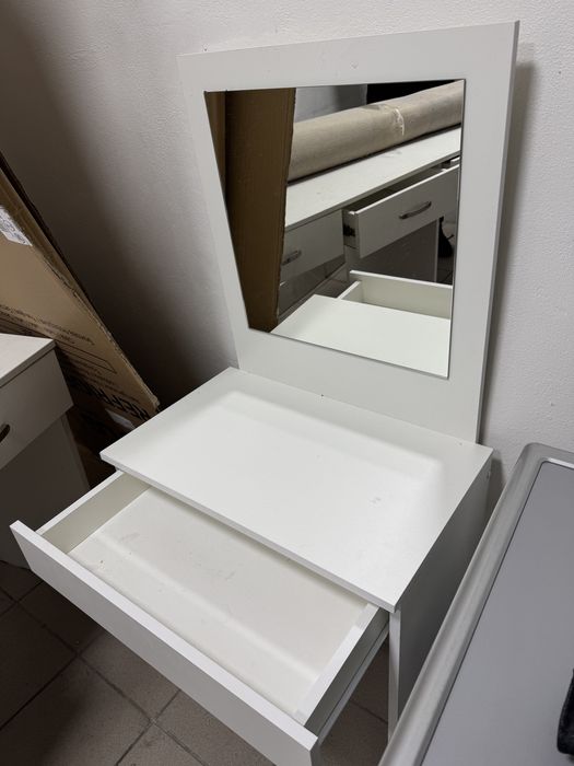 Комод с зеркалом