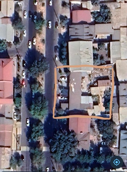 5.5 сотх 300м жой 4000$  арендаси билан
300м2 бино 2та дўкон 2та