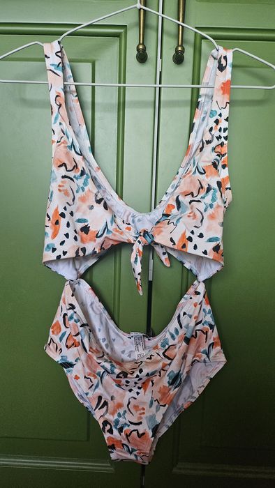 Цели дамски бански