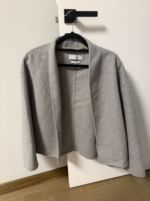 Късо сиво палто Reserved Premium със съдържание на вълна