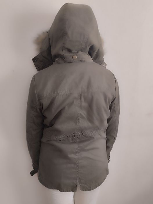 Продам куртку на девочку