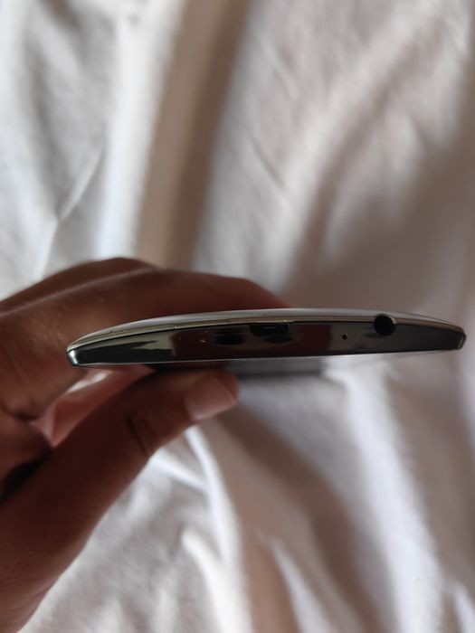 Телефон LG G4 без зарядно