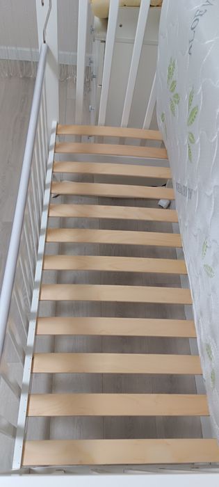 Кроватка с матрасом  120*60 см