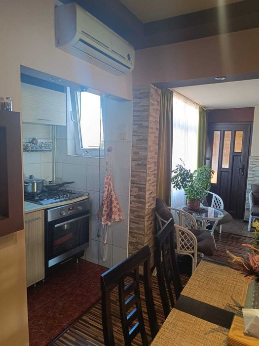 Apartement 3 camere la casa mobilat, utilat cu curte proprie