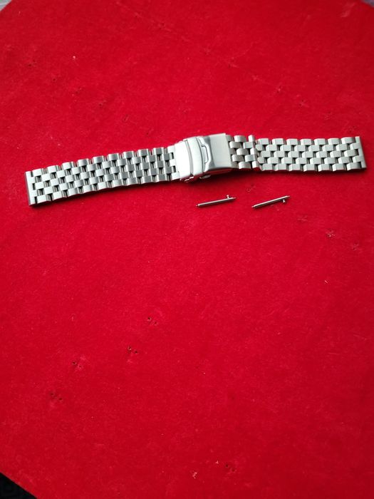 Sandale barbati număr 40 ,și Tissot nou.