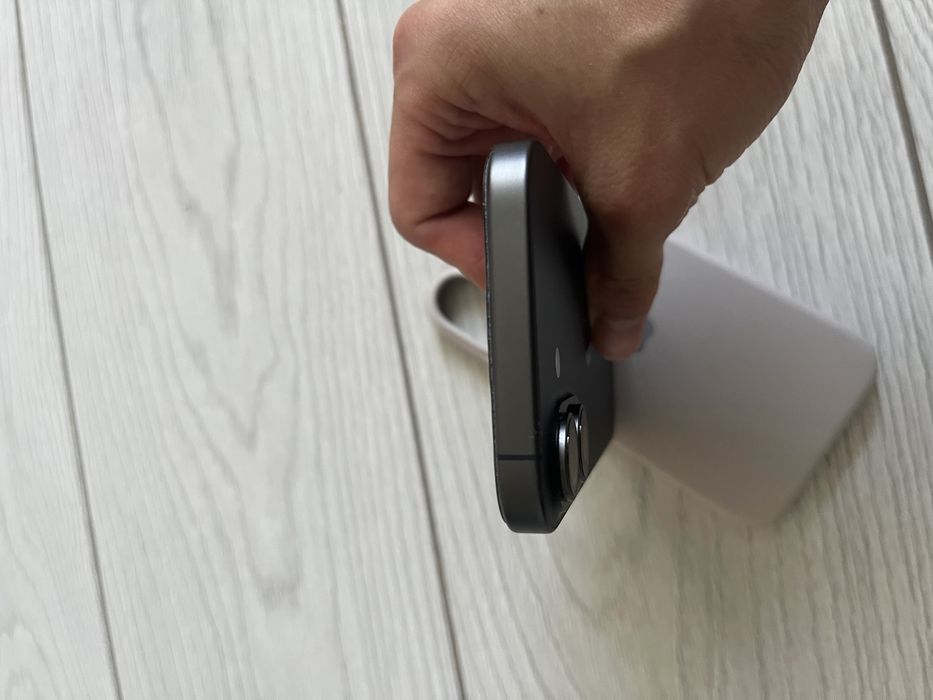 iPhone 17 почти новый