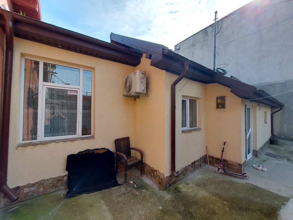 Proprietar vand casa la sol , 2 camere , compl utilat si mobilat 50mp