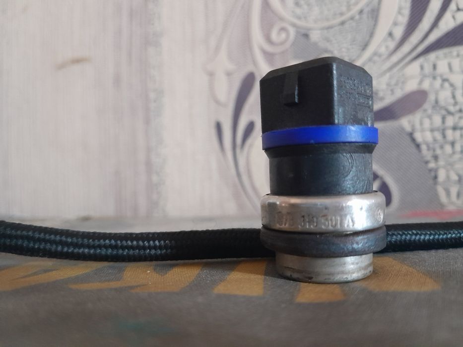 Датчик температуры оригинал VAG Ауди