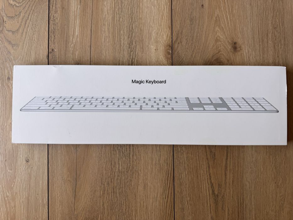 Apple Magic Keyboard cu tastatura numerica, wireless, QWERTY