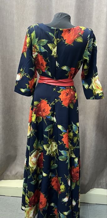 Платье нарядное длинное