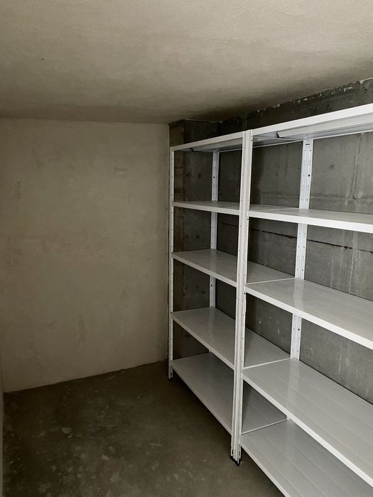 Se vinde loc de parcare subteran cu boxa de depozitare  (Tractorul)