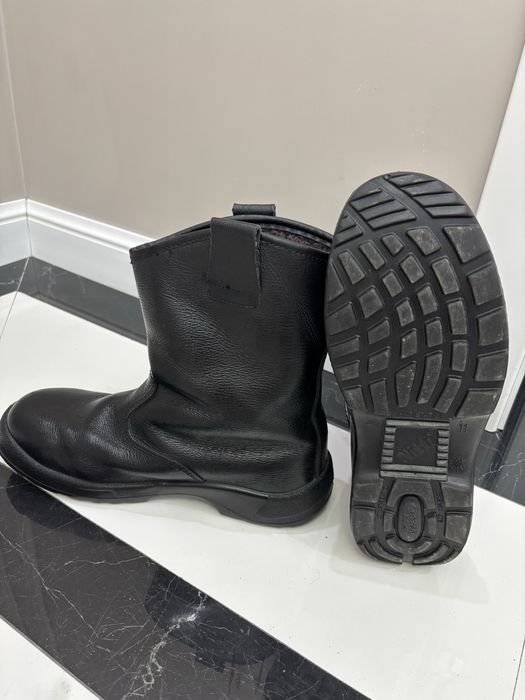 Продам  спец обувь