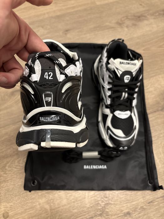 Balenciaga Runner Black White