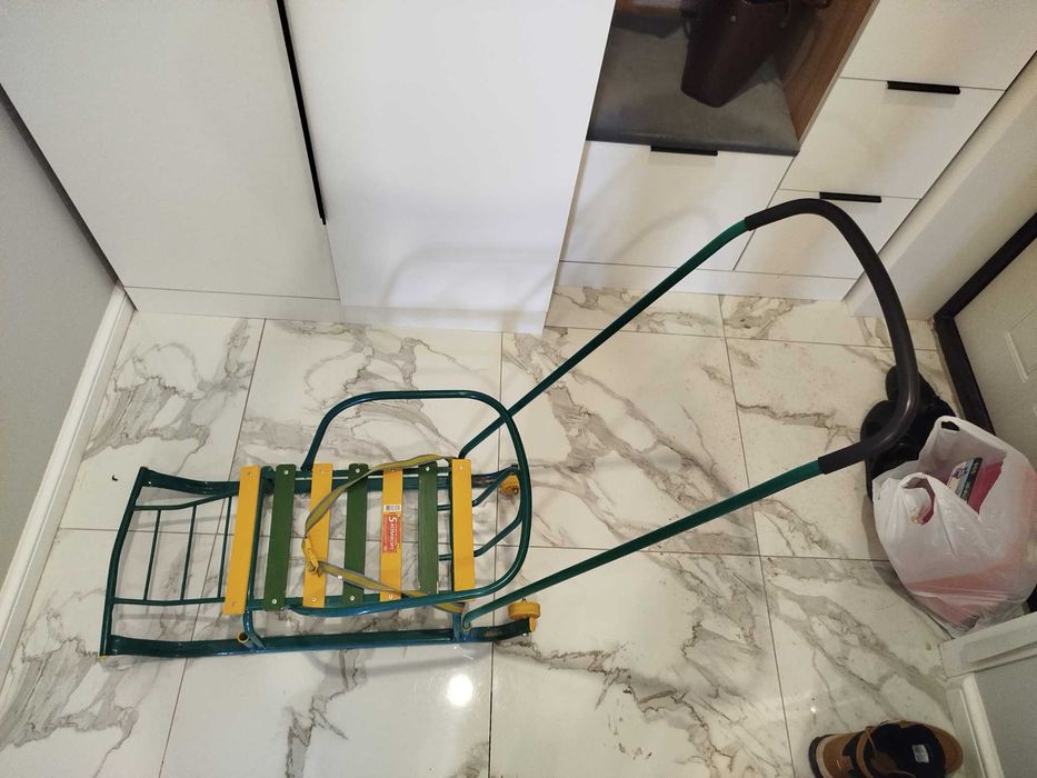 Продам санки на колесиках