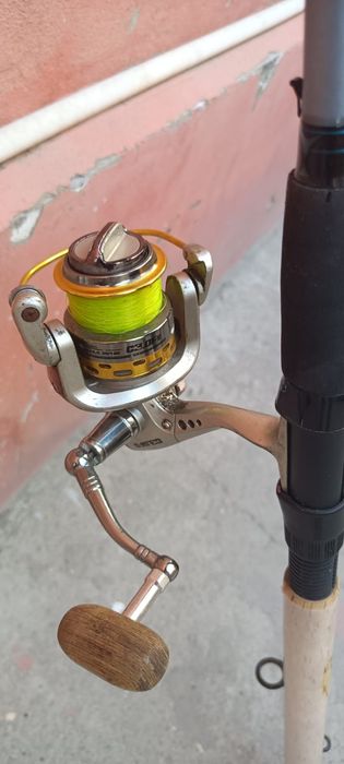 Vând lanseta feeder