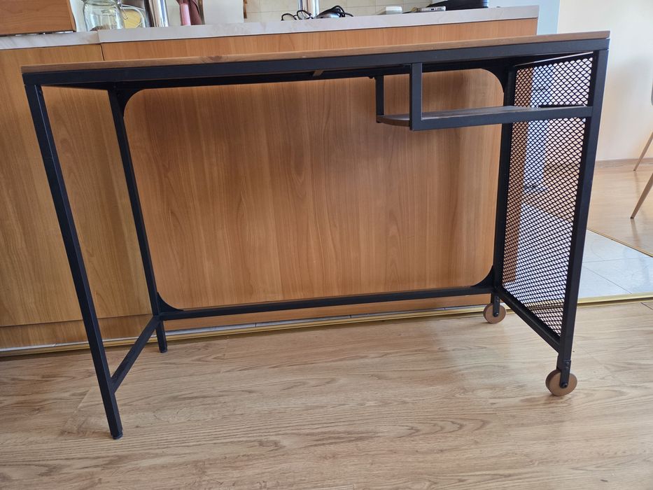 Дървено бюро от IKEA