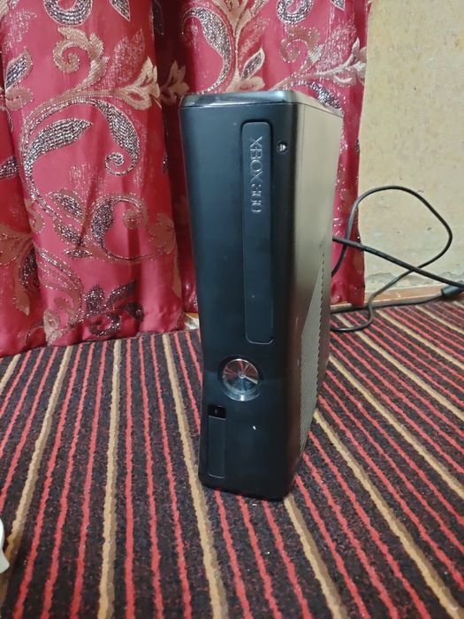 Продаю xbox 360  хорошо состояние