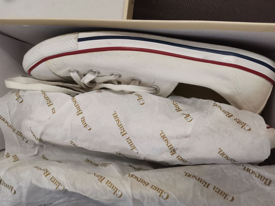 Vând adidași converse mărimea 41